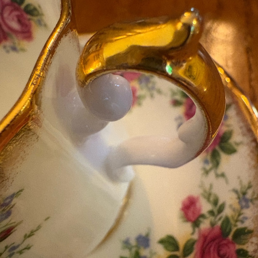 Elizabethan Fine Bone China Teacup & Saucer – Pink Roses & Gold Trim - Picture 2 of 11